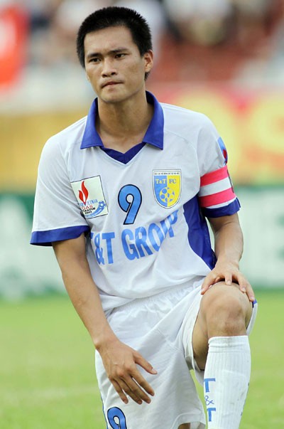 Sau mùa giải 2010 bị chấn thương triền miên, đến nửa cuối V-League 2011, chân sút xứ Nghệ đã lấy lại được phong độ và ghi được 10 bàn thắng đưa Hà Nội T&T đến ngôi á quân.